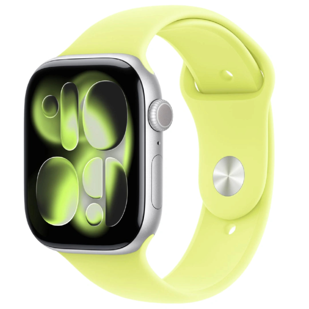 Apple Watch Plata con correa deportiva amarillo lima en perspectiva, mostrando la corona digital y una esfera de reloj moderna en tonos verdes vibrantes.