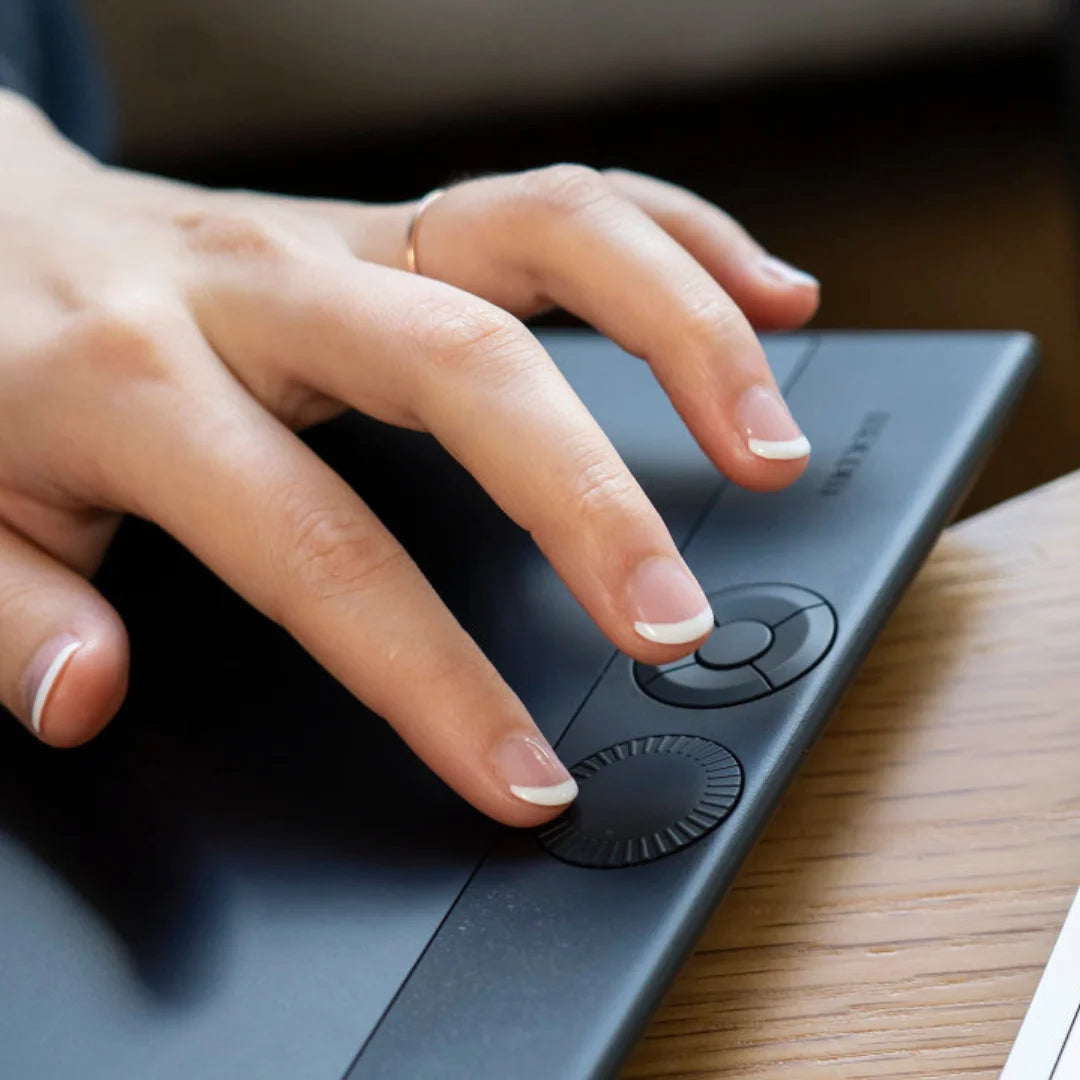 Wacom Intuos Pro Tableta de dibujo gráfico profesional Bluetooth con Pro Pen 3, compatible con Mac, Windows - Edición 2025